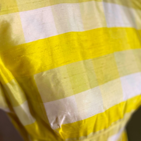 Stunning silk dress, best fit a size 8 to 10. - Picture 3 of 9